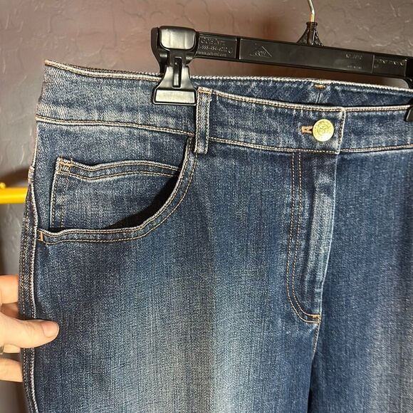 St. John Classic Blue Denim Jeans - Picture 5 of 13